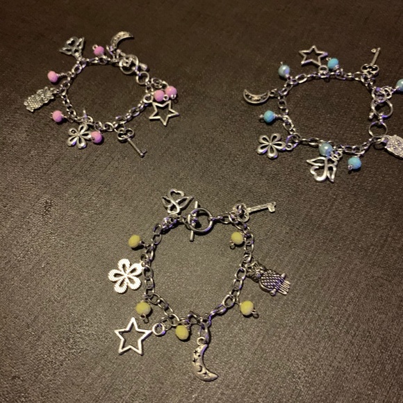 Charm bracelets - Picture 3 of 3